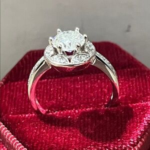 Elegant 1.2ct Silver Women's Ring